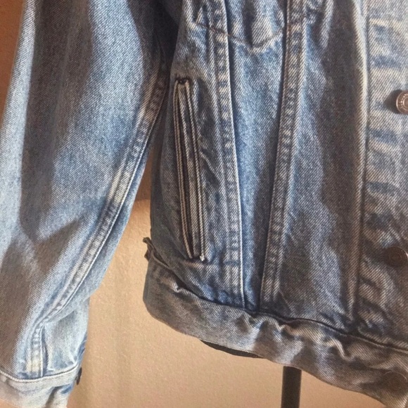 Vintage Levi’s Jean Trucker Jacket - Picture 3 of 9